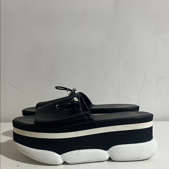 MONCLER SIZE 37
Zaira Leather & Rubber Platform Sandals In Nero - Picture 1 of 6